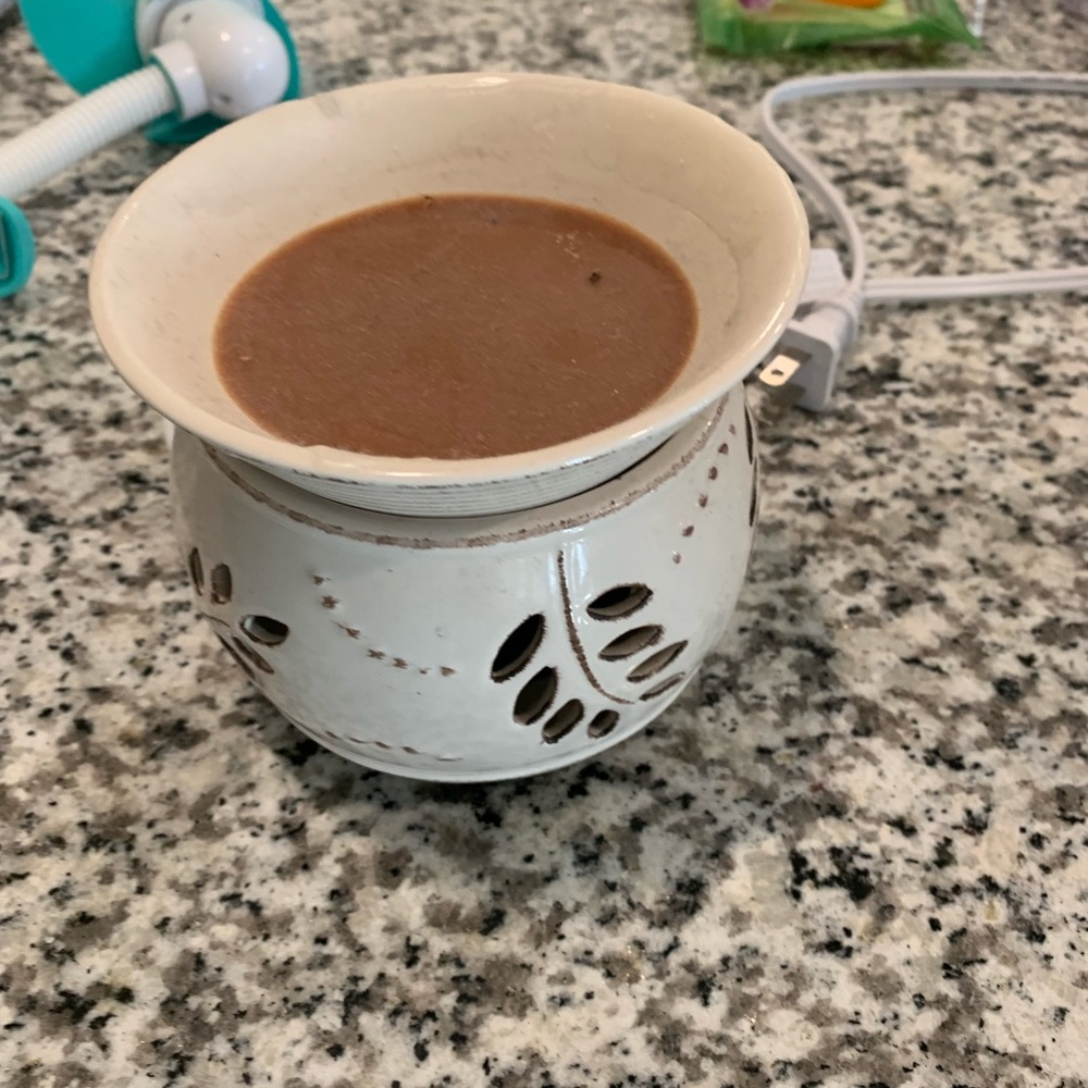 Yankee Candle Cream Ceramic Wax Warmer